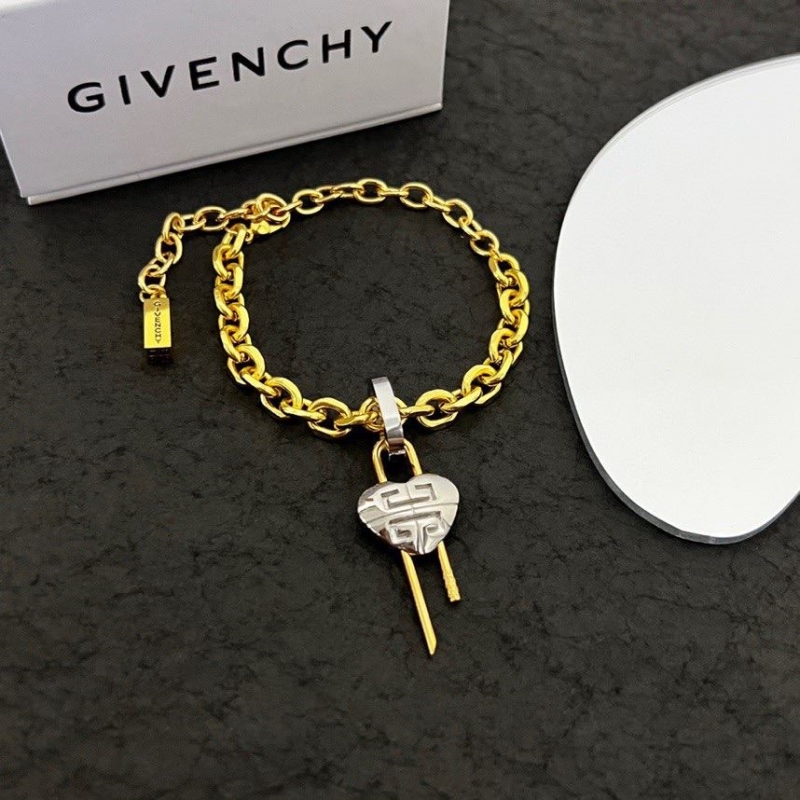 GIVENCHY